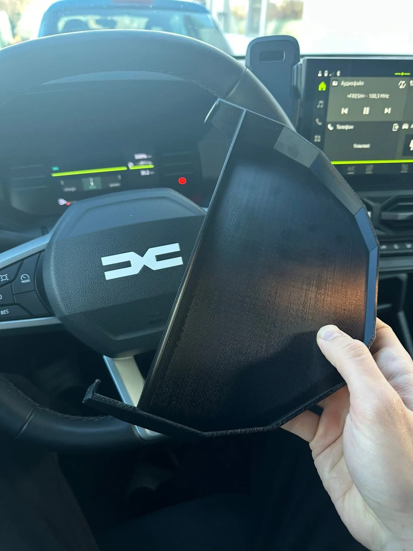 Органайзер за мултимедията за Dacia Duster и Bigster